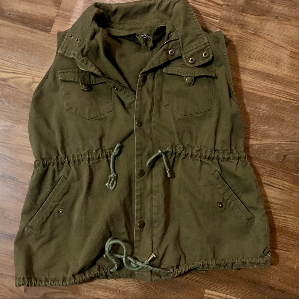 Army Green Utility Vest - Picture 2 of 6